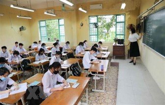 Bộ GD-ĐT: Không bắt buộc học sinh đeo khẩu trang trong lớp