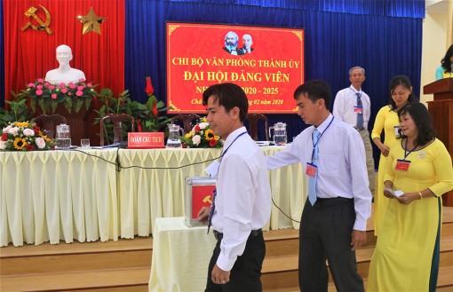 Quan tâm thực hiện công việc gốc của Đảng