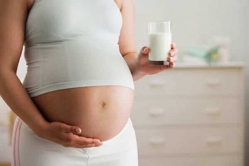 Bà bầu uống bao nhiêu sữa là đủ?