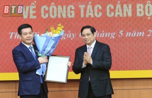 Công bố quyết định của Bộ Chính trị về công tác cán bộ