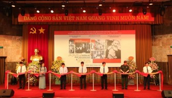 Hồ Chí Minh - Những nét phác họa chân dung