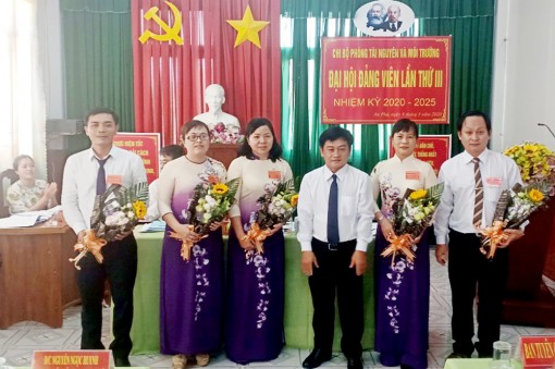 Đại hội Chi bộ Phòng Tài nguyên và Môi trường huyện An Phú