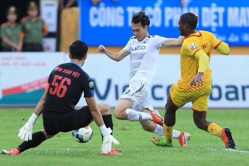 HAGL - Nam Định “mở hàng” bóng đá Việt Nam sau dịch Covid-19