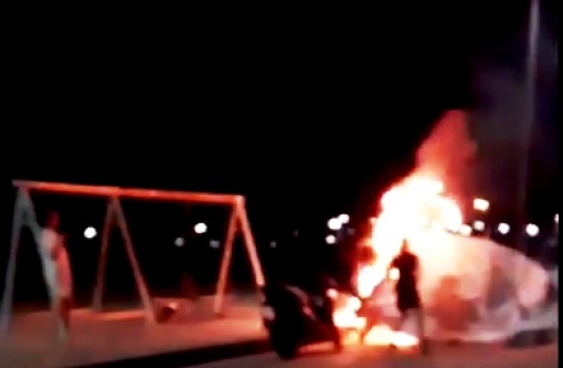 Bạc Liêu: Hy hữu đèn gió rơi từ không trung khiến xe máy thành ngọn đuốc