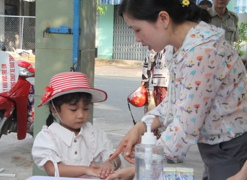 Long An: Trẻ mầm non, học sinh tiểu học trở lại trường