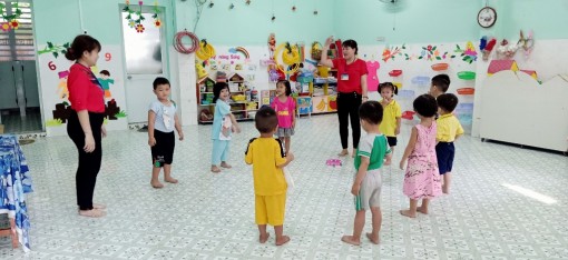 Các lớp nhà trẻ, mẫu giáo đi học trở lại
