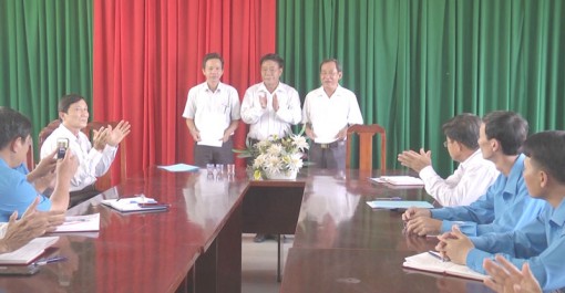 Bến Tre: Huyện ủy Chợ Lách trao quyết định điều động cán bộ