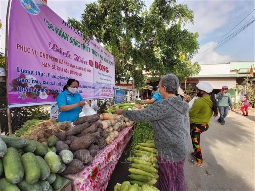 Sẻ chia khó khăn, nhân lên yêu thương