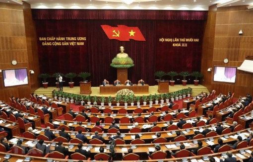 Ngày làm việc thứ ba Hội nghị lần thứ 12 Ban Chấp hành TW Đảng