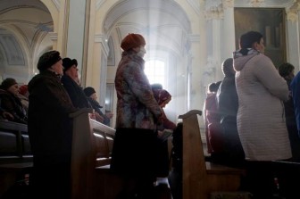 Đi lễ nhà thờ, 180 người Mỹ nghi nhiễm virus corona