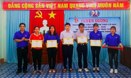 Huyện đoàn Châu Phú tuyên dương thanh niên tiên tiến làm theo lời Bác