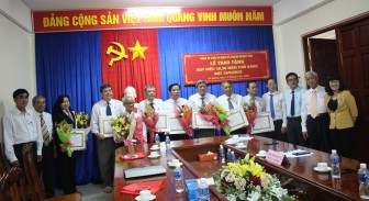 Đảng ủy Khối Cơ quan và Doanh nghiệp tỉnh An Giang trao huy hiệu Đảng đợt 19-5