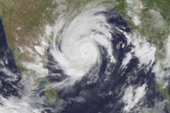Siêu bão Amphan sắp đổ bộ, Ấn Độ và Bangladesh sơ tán hàng triệu dân