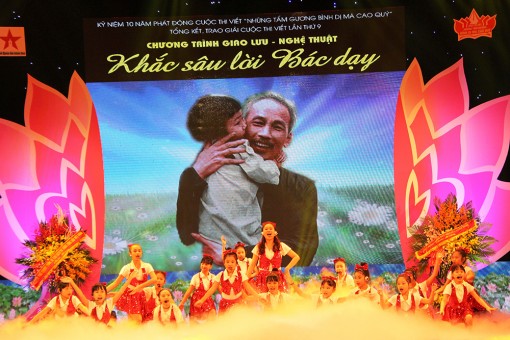 Kỷ niệm 130 năm ngày sinh Chủ tịch Hồ Chí Minh (19-5-1890 - 19-5-2020): Như cánh chim không mỏi, bay giữa bầu trời Việt Nam