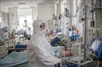 Mỹ tặng 200 máy thở giúp Nga chống dịch COVID-19