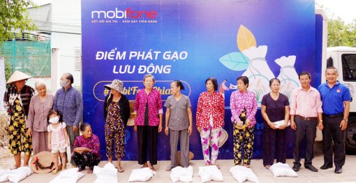 MobiFone An Giang tặng 6 tấn gạo cho người dân có hoàn cảnh khó khăn
