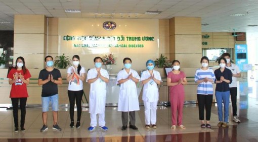 Thêm 6 ca COVID-19 được công bố khỏi bệnh, có bệnh nhân 19 từng ngừng tuần hoàn