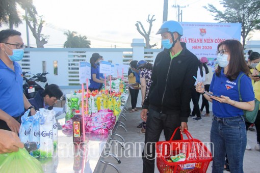 Siêu thị yêu thương đến với công nhân có hoàn cảnh khó khăn
