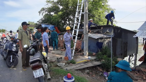 Châu Phú di dời các hộ dân trong vùng cảnh báo sạt lở đến nơi an toàn