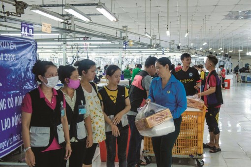 Chăm lo đoàn viên, người lao động bị ảnh hưởng dịch bệnh Covid-19