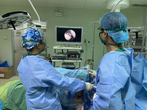Ca mổ nội soi điều trị đau khuỷu tay đầu tiên tại ĐBSCL