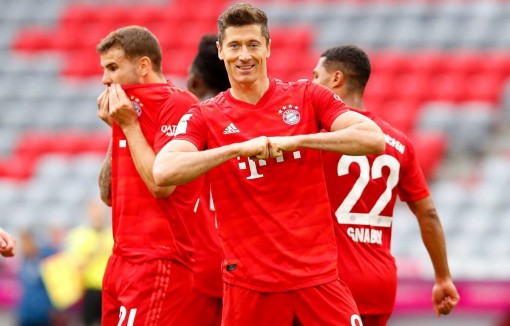 Giành chiến thắng hủy diệt, Bayern tạm bỏ xa Dortmund đến 10 điểm
