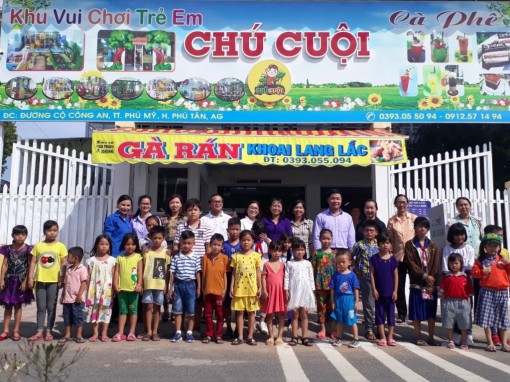 Phú Tân ra mắt mô hình “Cho em nụ cười tuổi thơ”