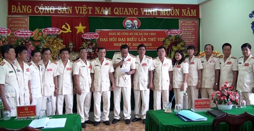 Đại tá Lê Văn Ở tái đắc cử Bí thư Đảng ủy Công an TX. Tân Châu