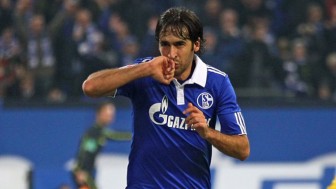 'Chúa nhẫn' Raul sắp làm HLV tại Bundesliga
