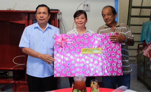 Liên đoàn Lao động TP. Long Xuyên bàn giao "Mái ấm Công đoàn"
