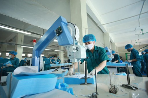 Bộ Chính trị kết luận chưa tăng lương cán bộ, công chức trong năm nay