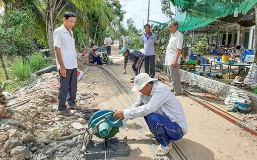 Bí thư chi bộ gương mẫu