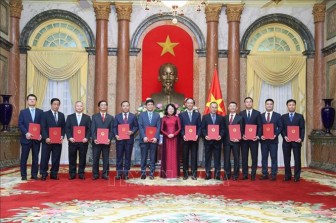 Phó Chủ tịch nước Đặng Thị Ngọc Thịnh trao quyết định bổ nhiệm 12 đại sứ nhiệm kỳ 2020-2023