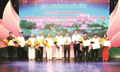 Lan tỏa những tấm gương học tập và làm theo Bác