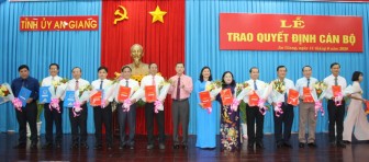 Trao quyết định 27 cán bộ thuộc diện Ban Thường vụ Tỉnh ủy quản lý