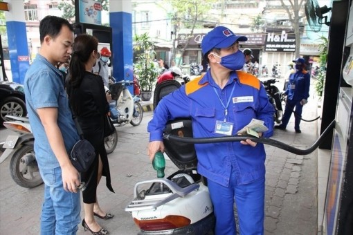 Giá xăng ngày mai (12-6) có thể tăng 1.000 đồng/lít!