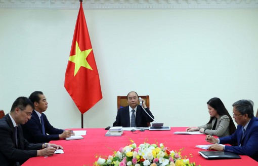 Thủ tướng Nguyễn Xuân Phúc điện đàm với Thủ tướng Pháp