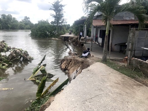 Hậu Giang: Lại xảy ra 1 điểm sạt lở