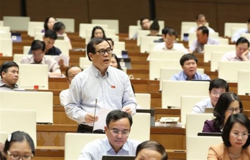 Quốc hội thảo luận về kinh tế-xã hội và ngân sách nhà nước