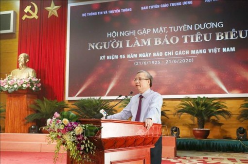 Báo chí cần thông tin trung thực về tình hình đất nước và thế giới, phù hợp với lợi ích của quốc gia, nhân dân