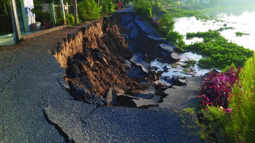 Đồng Tháp: Sạt lở bờ sông Nha Mân