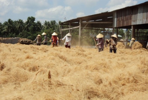 Ðẩy mạnh phát triển công nghiệp - tiểu thủ công nghiệp