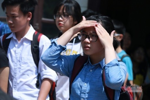 Cân nhắc cho học sinh tựu trường sau ngày 15-8