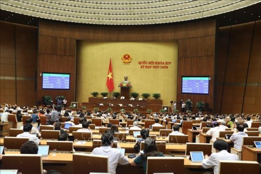 Thông qua Luật sửa đổi, bổ sung một số điều của Luật Phòng, chống thiên tai và Luật Đê điều