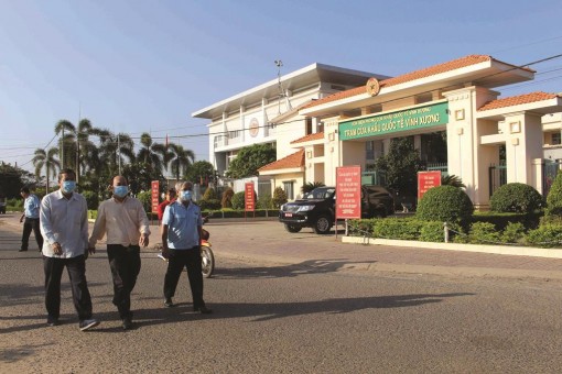 Tân Châu chống dịch bệnh nhưng không quên chống buôn lậu
