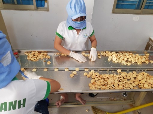 Đưa bánh hạnh nhân Tiến Anh vươn xa