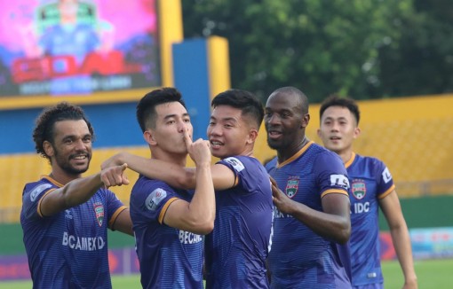 Tiến Linh giúp Bình Dương thắng ngược, dẫn đầu V-League 2020