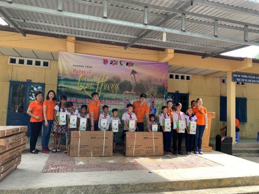 Khánh thành công trình làm bê- tông sân Trường Tiểu học “B” Bình Thành