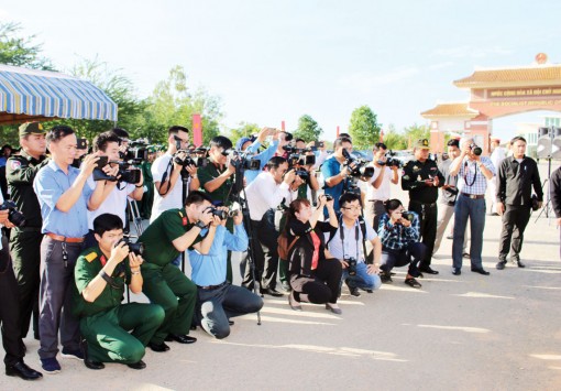 Báo chí cần phát huy tốt hơn nữa vai trò cầu nối giữa Đảng, Nhà nước với nhân dân