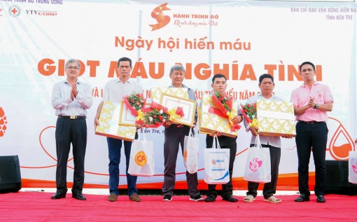 Bến Tre: Ngày hội hiến máu - Giọt máu nghĩa tình